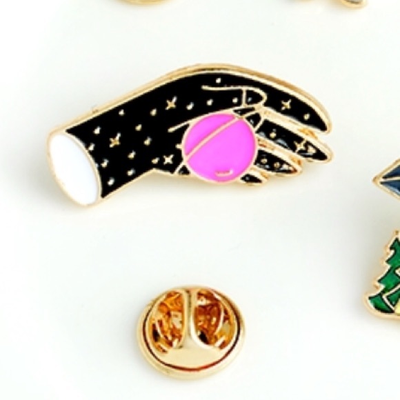 Hand with Pink Planet Orb Pin - Picture 3 of 6